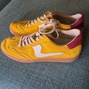 Dolce Vita | Gray Textured Surface 9.5